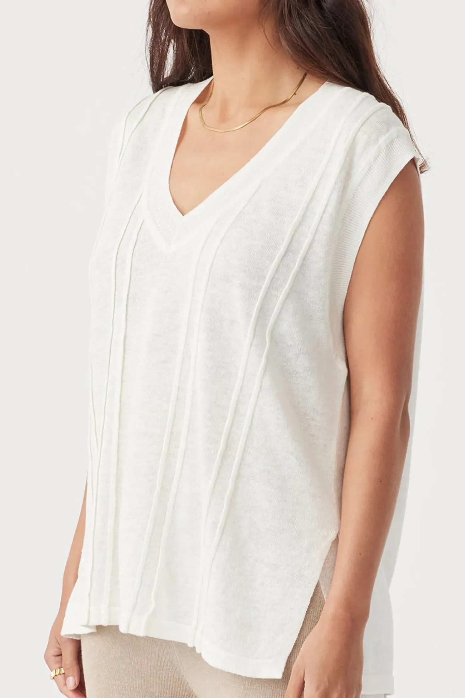 Discount ARCAA Darcy Vest - Cream