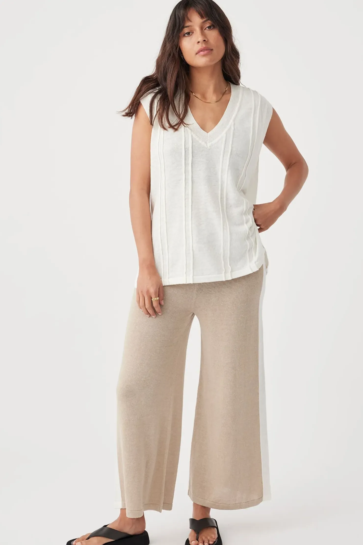 Discount ARCAA Darcy Vest - Cream