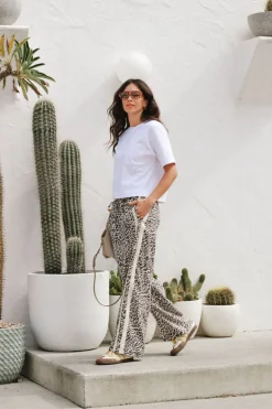 Clearance Ceres Life Relaxed Drawstring Pant - Leopard