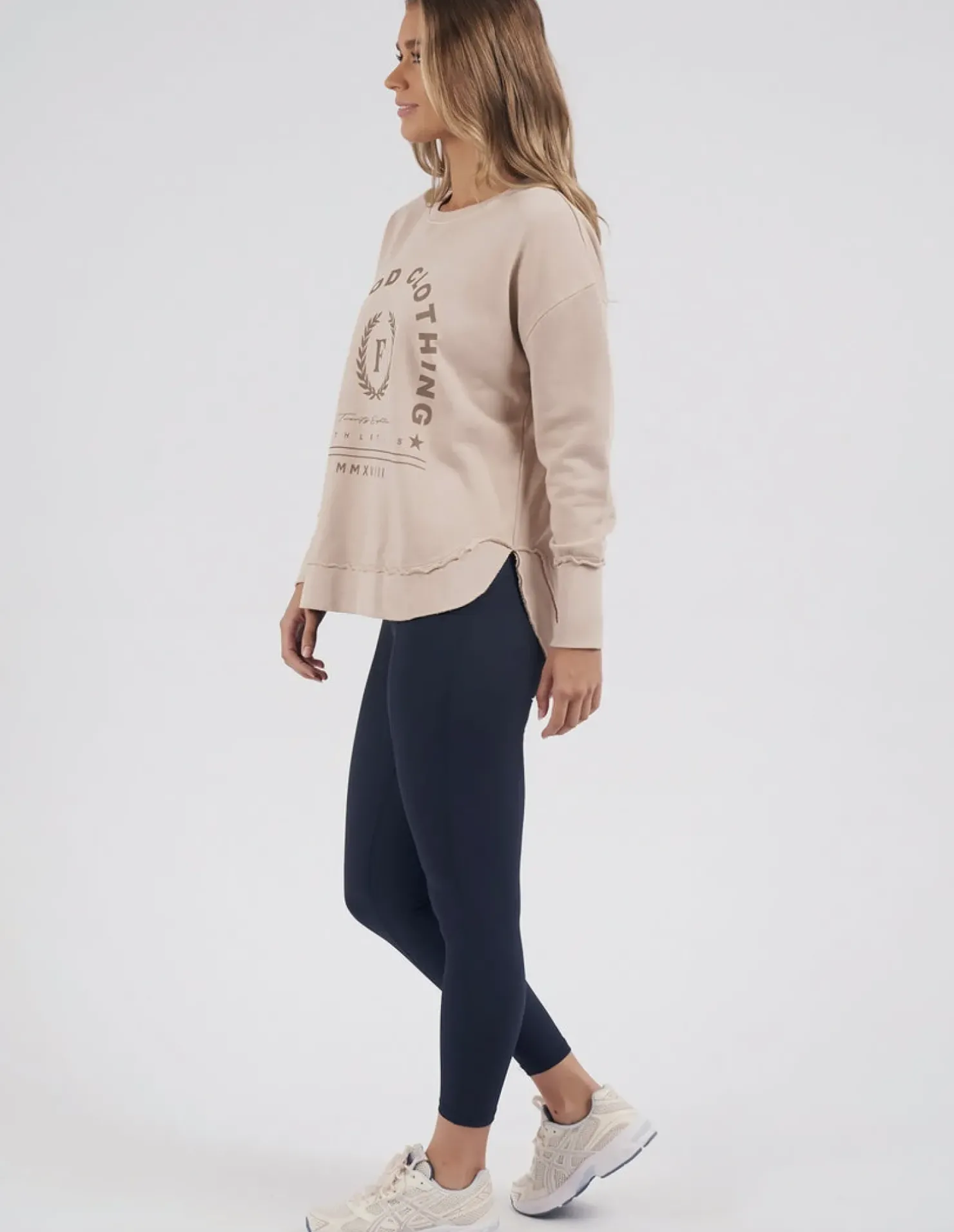Clearance Foxwood Medalion Crew - Oatmeal